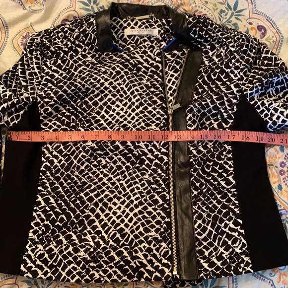 Peter Nygard • Snakeskin Print Zip Jacket - Picture 10 of 13